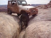 BEN'S JEEP MOAB CRACK2.JPG